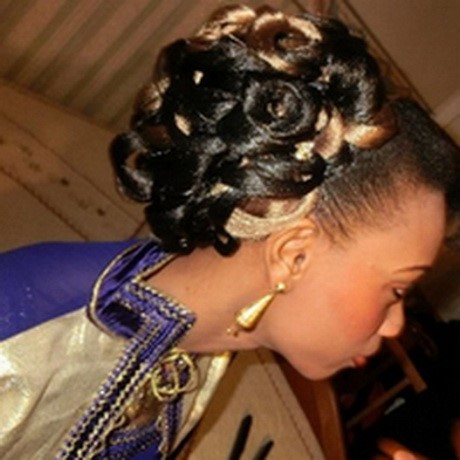 Coiffure chignon senegalaise