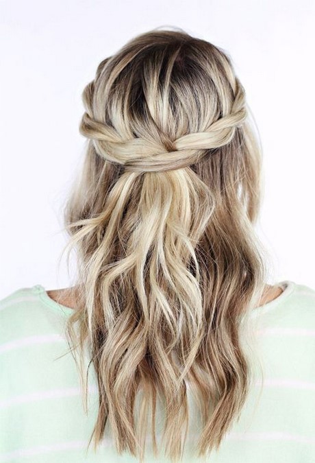 Coiffure femme cheveux long tresse