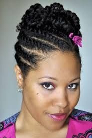 Coiffure pour cheveux afro court