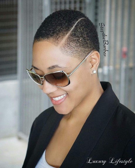 Coupe de cheveux afro court