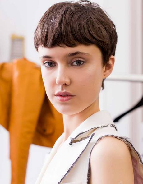 Coupe courte femme moderne 2019