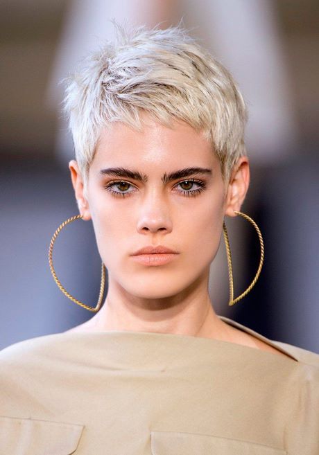 Coupe courte tendance femme 2021