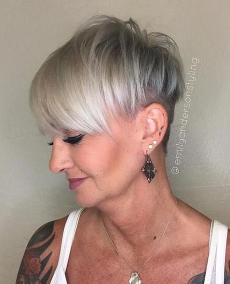 Coupe de cheveux court femme 60 ans 2021