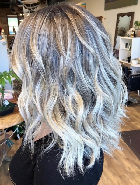 Coupe de cheveux court femme tendance 2022