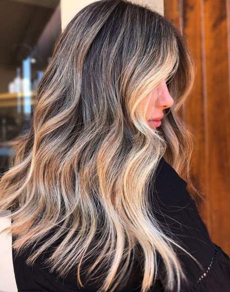 Coupe de cheveux femme 2022 mi long dégradé