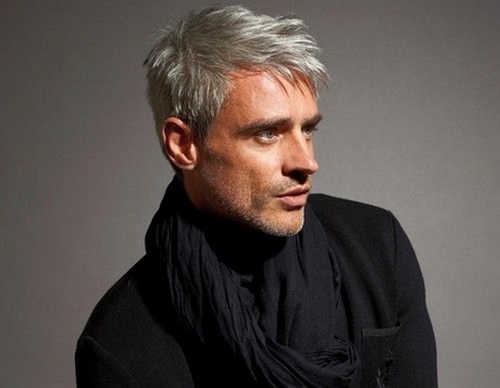 Coiffure homme cheveux gris