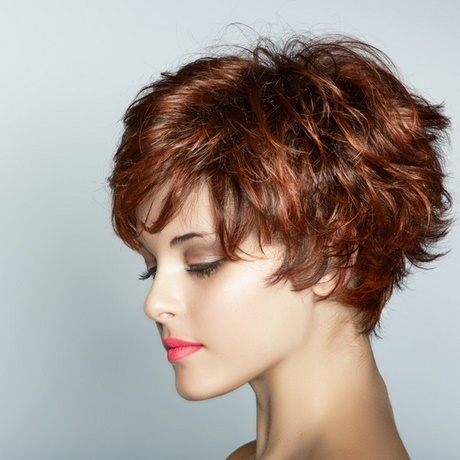 Coupe permanente cheveux court