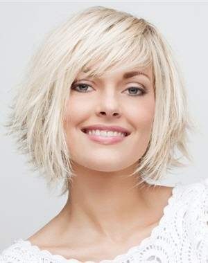 Idée coupe de cheveux pour visage rond