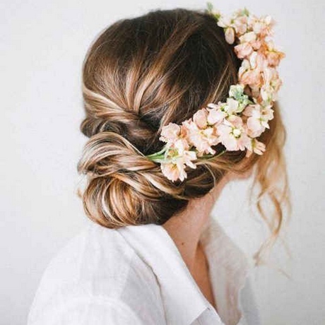 Chignon avec fleur