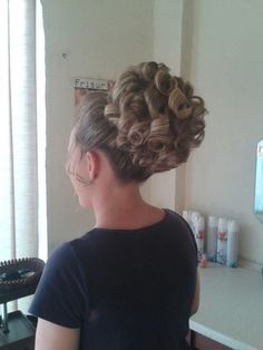 Chignon bouclé haut