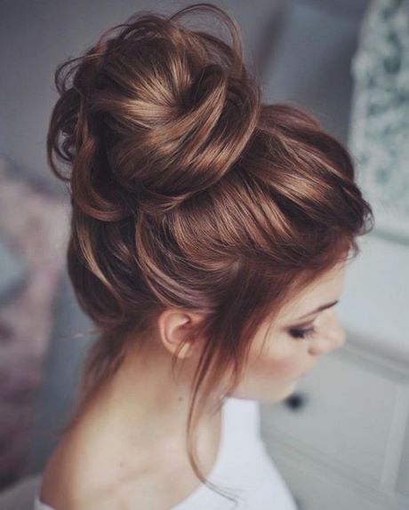 Chignon décoiffé haut