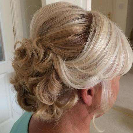 Chignon mere dela mariee