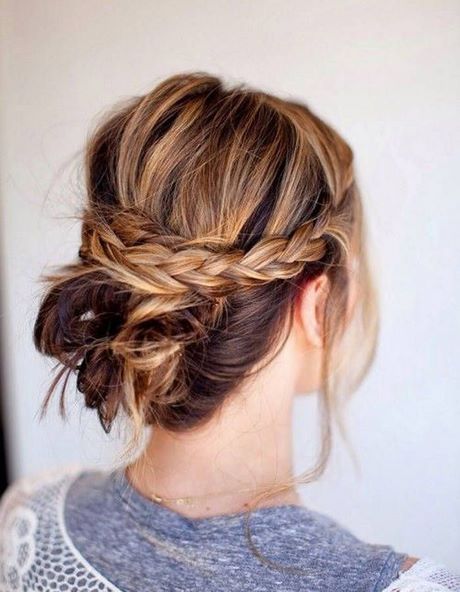 Chignon torsadé cheveux mi long