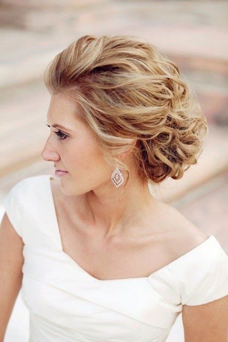 Coiffure cheveux court bouclé mariage