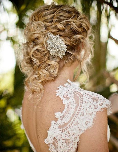 Coiffure cheveux ondulés pour mariage