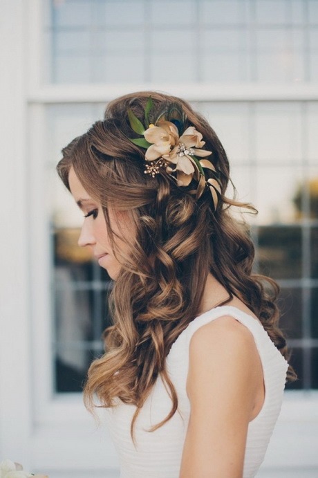 Coiffure invitée mariage mi long