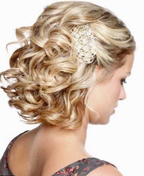 Coiffure mariage cheveux bouclés longs