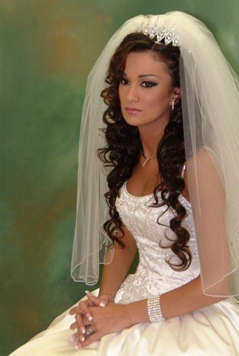 Coiffure mariage cheveux bouclés longs