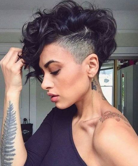 Coupe courte femme meche