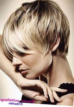 Coupe courte jeune femme