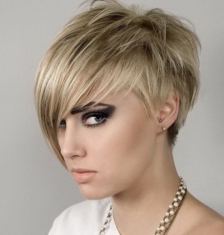 Coupe courte originale femme