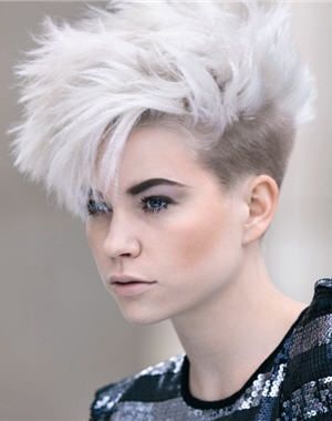 Coupe courte originale femme