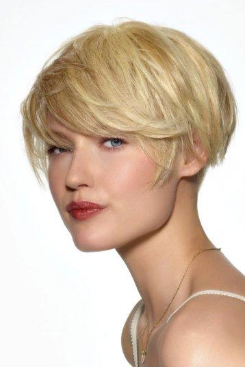 Coupe cheveux carre court femme