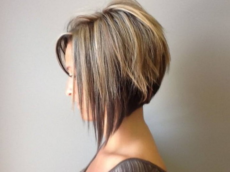 Coupe de cheveux femme carré plongeant dégradé