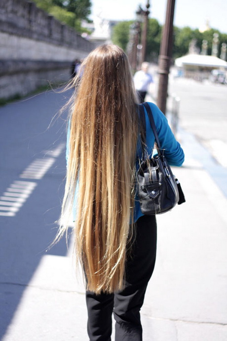 Femmes aux cheveux tres longs