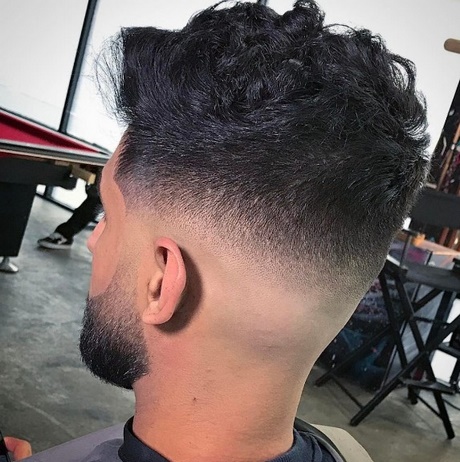 Coiffure dégradé a blanc homme