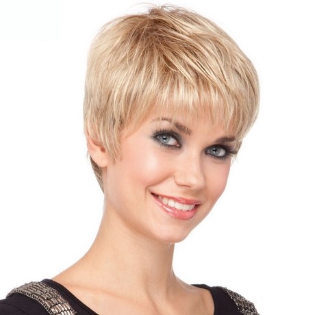 Coupe courte de cheveux pour visage rond