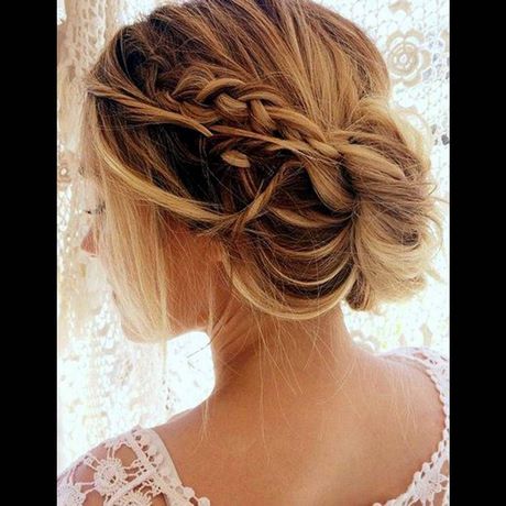 Chignon bun cheveux mi long