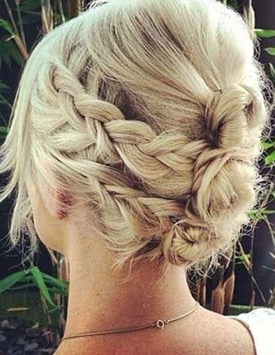 Chignon cheveux carré plongeant