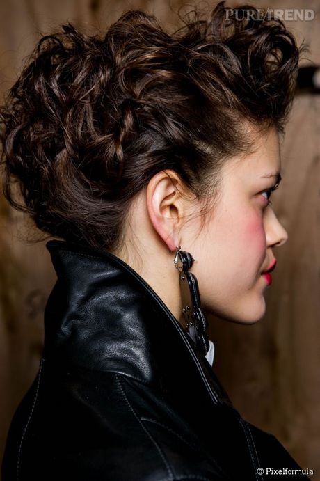 Chignon cheveux court rock