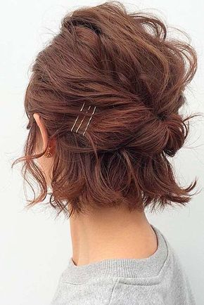 Chignon cheveux courts carré