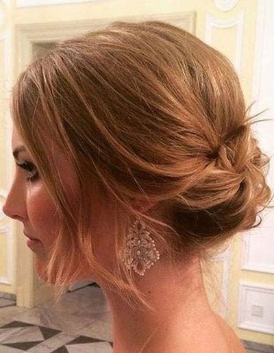 Chignon décoiffé cheveux courts