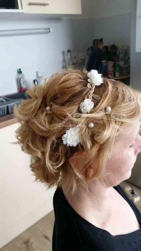 Chignon flou cheveux court