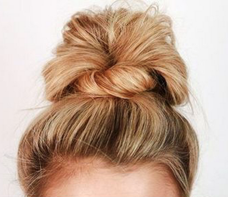 Chignon haut cheveux mi long