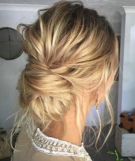 Coiffure attachée mariage