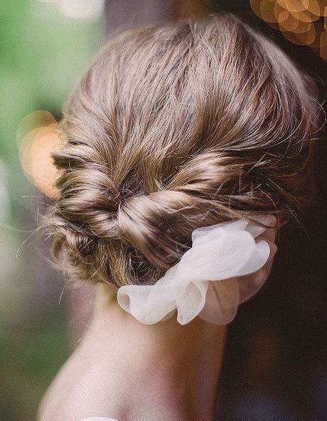 Coiffure cheveux court chignon