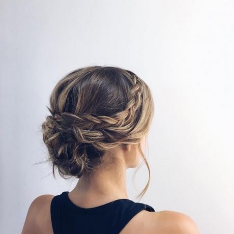 Coiffure chignon avec meche