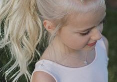 Coiffure petite fille cheveux carre