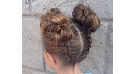 Coiffure pour petite fille pour un mariage