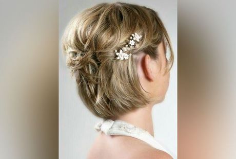 Coiffure romantique cheveux court