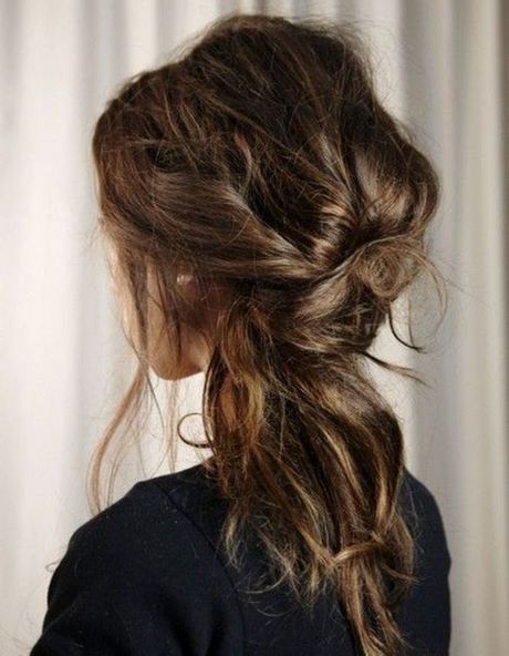 Coiffure romantique cheveux mi long