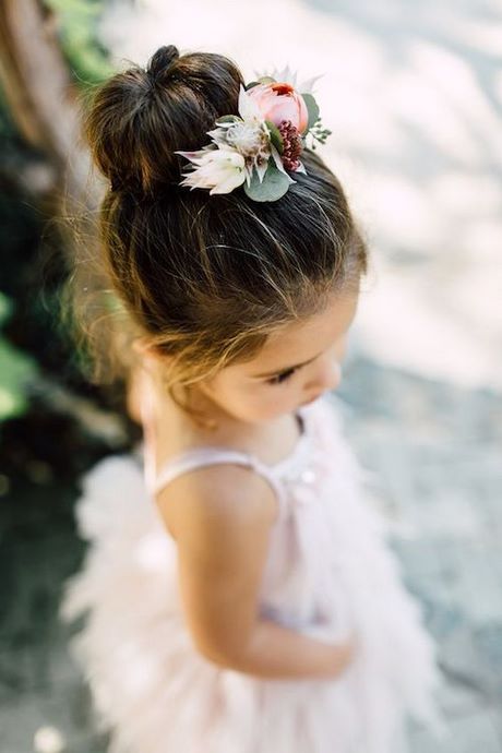 Coiffures petites filles pour mariage