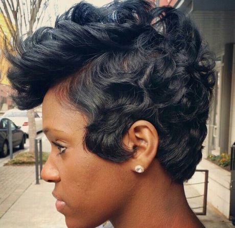 Coupe cheveux court noir femme