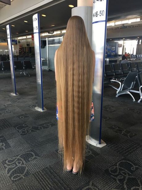 Femme cheveux tres long