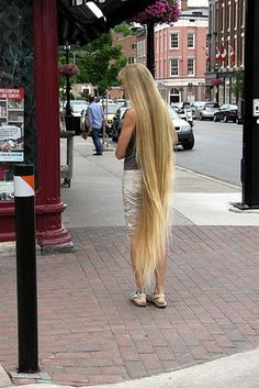 Femme cheveux tres long