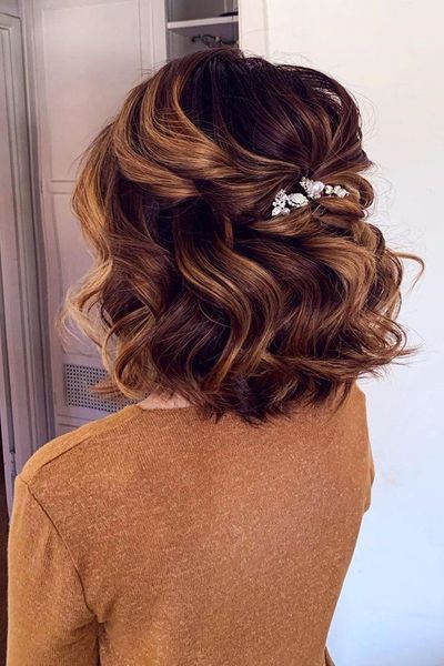 Coiffure mariage cheveux courts 2021